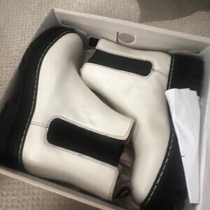 Mark Fisher short creamy white/ black booties